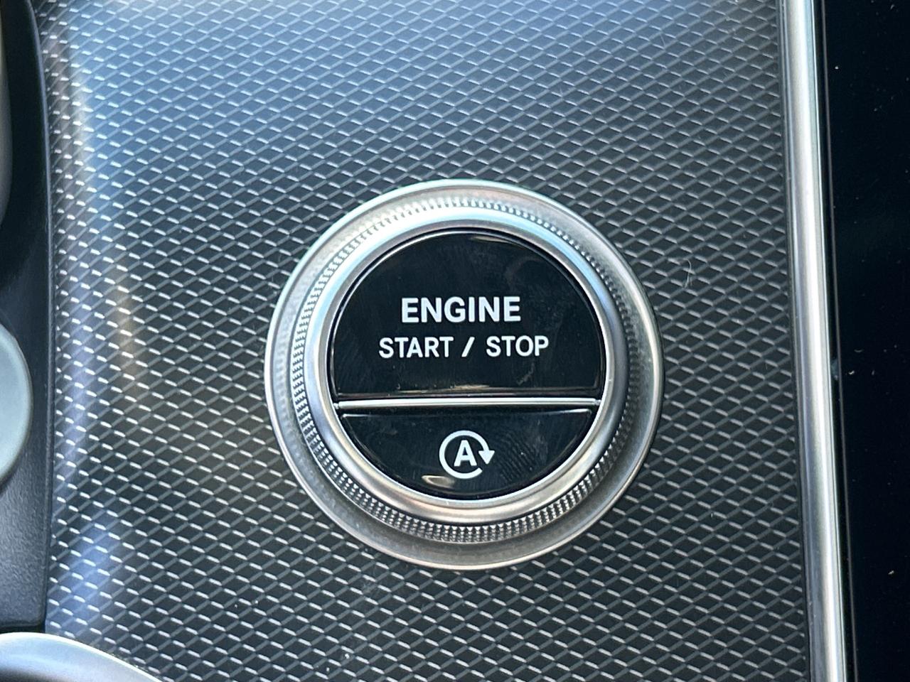 2024 Mercedes-Benz GLC 4MATIC SUV, EXCLUSIVE PKG, PANO, CARPLAY, Photo