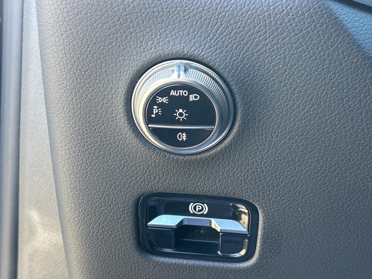 2024 Mercedes-Benz GLC 4MATIC SUV, EXCLUSIVE PKG, PANO, CARPLAY, Photo