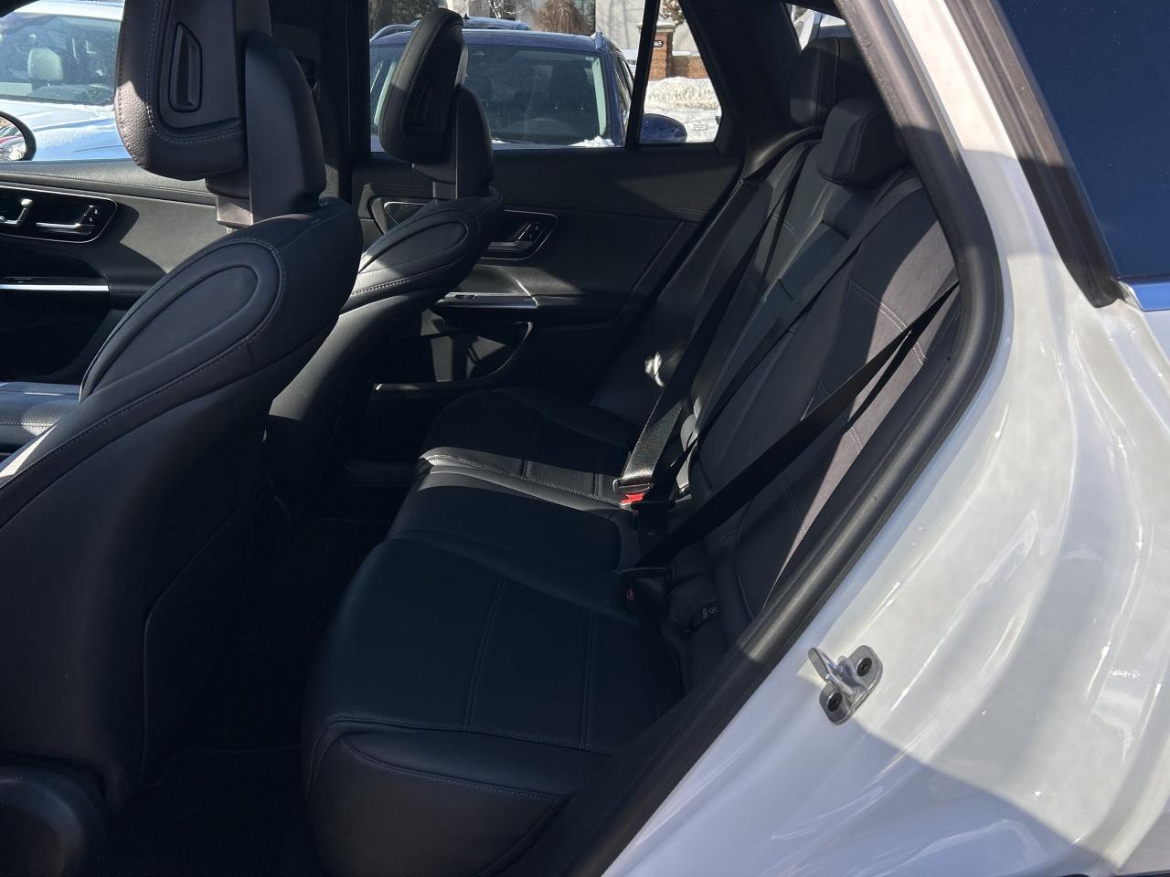 2024 Mercedes-Benz GLC 4MATIC SUV, EXCLUSIVE PKG, PANO, CARPLAY, Photo