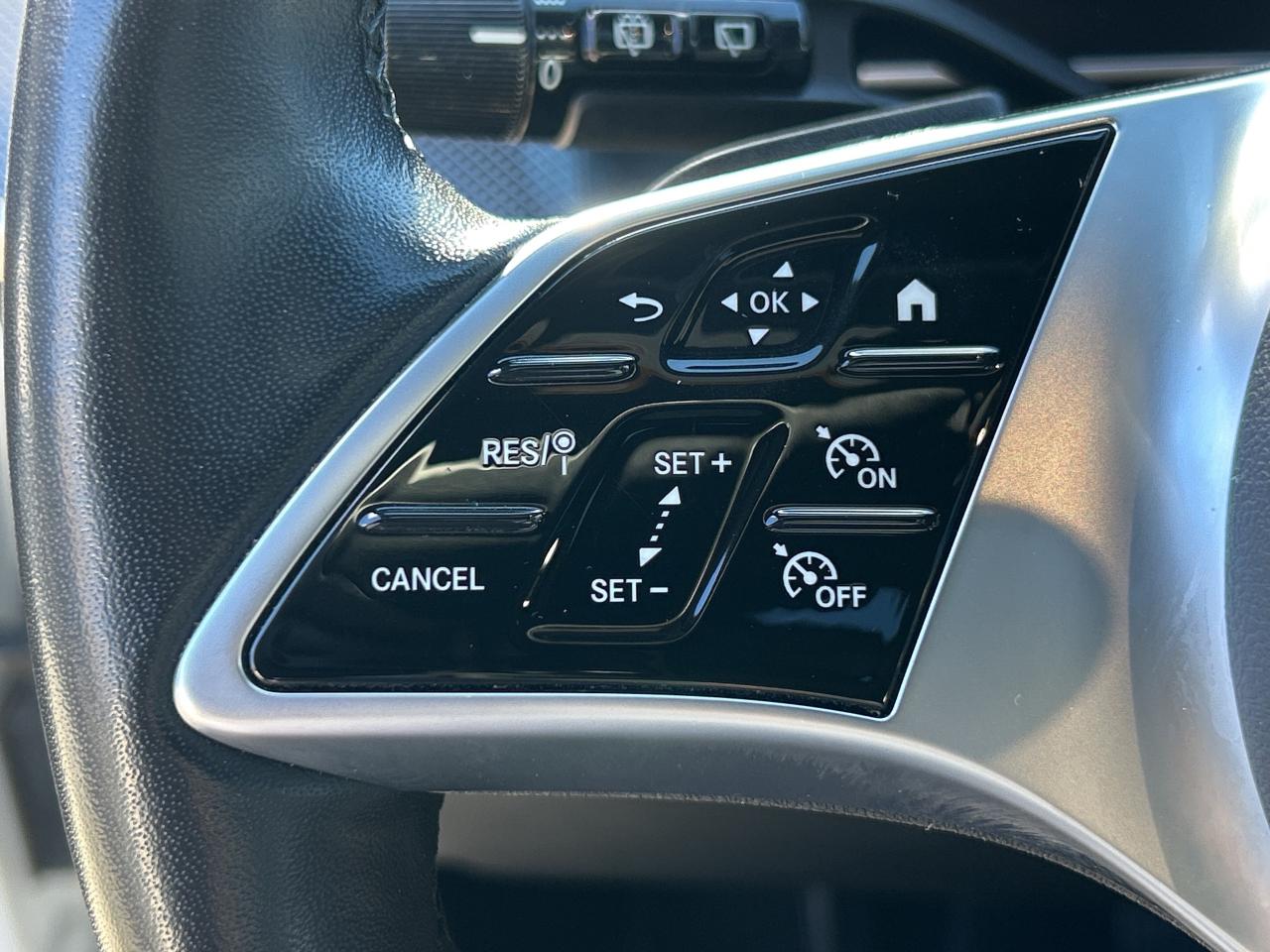 2024 Mercedes-Benz GLC 4MATIC SUV, EXCLUSIVE PKG, PANO, CARPLAY, Photo