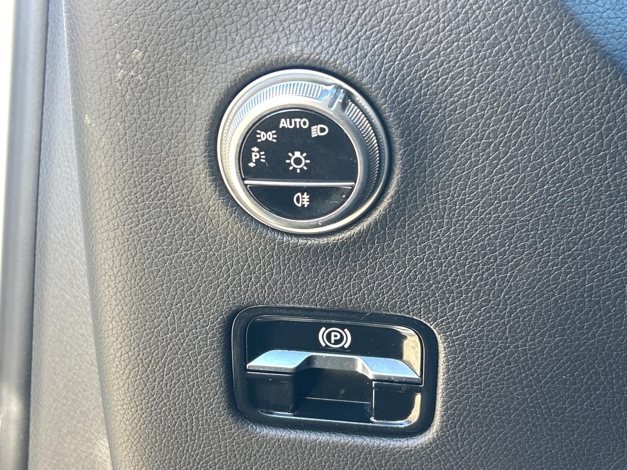 2024 Mercedes-Benz GLC 4MATIC SUV, EXCLUSIVE PKG, PANO, CARPLAY, Photo