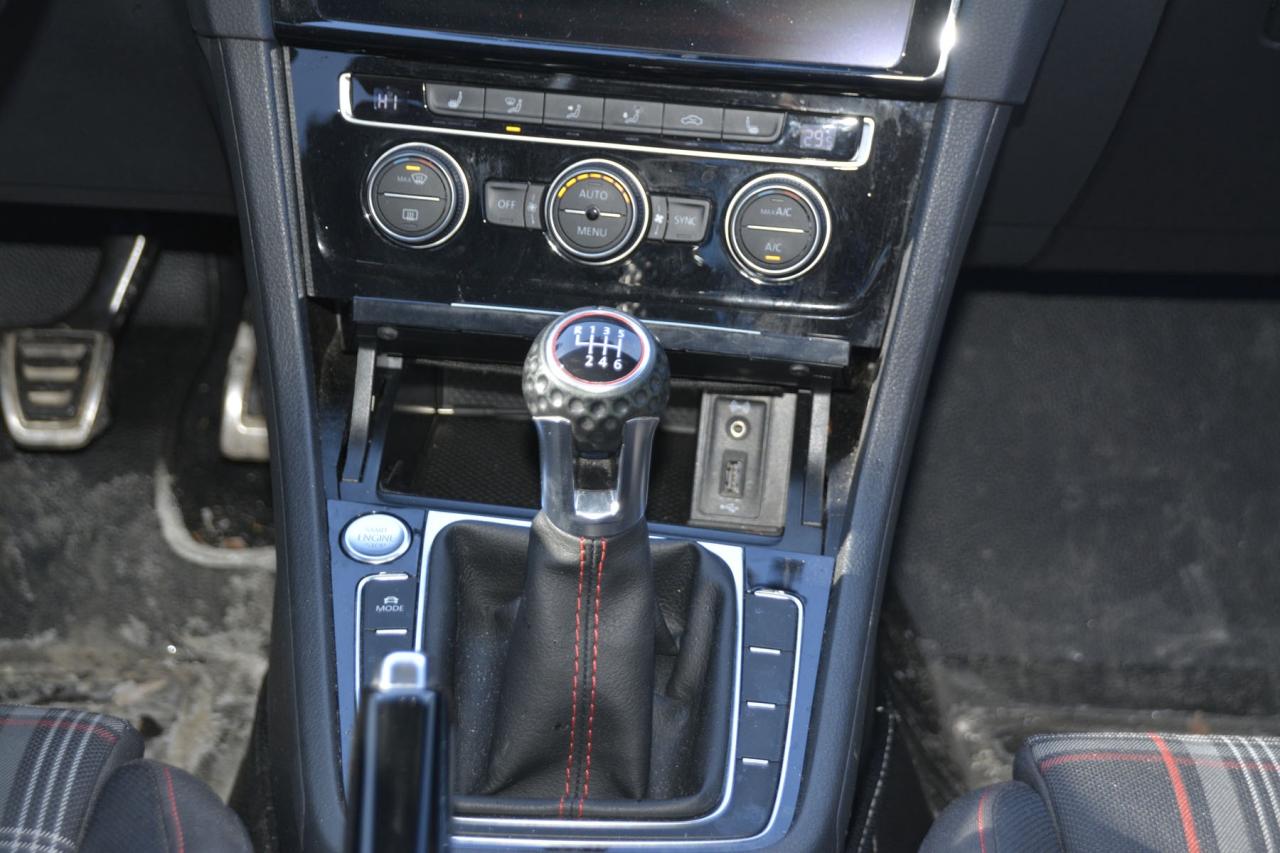 2018 Volkswagen Golf GTI GTI S/SE/AUTOBAHN Photo