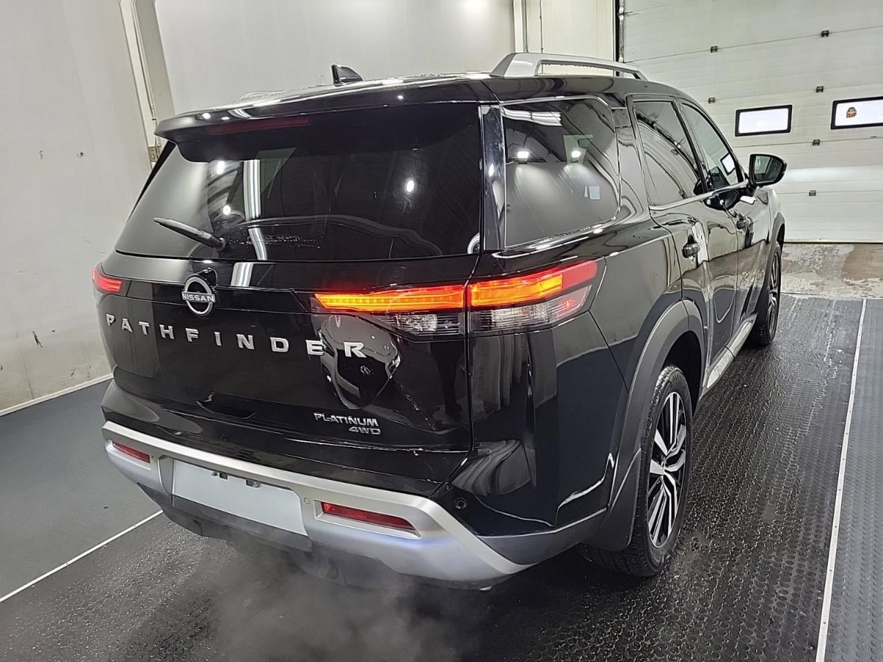 2025 Nissan Pathfinder Platinum Photo