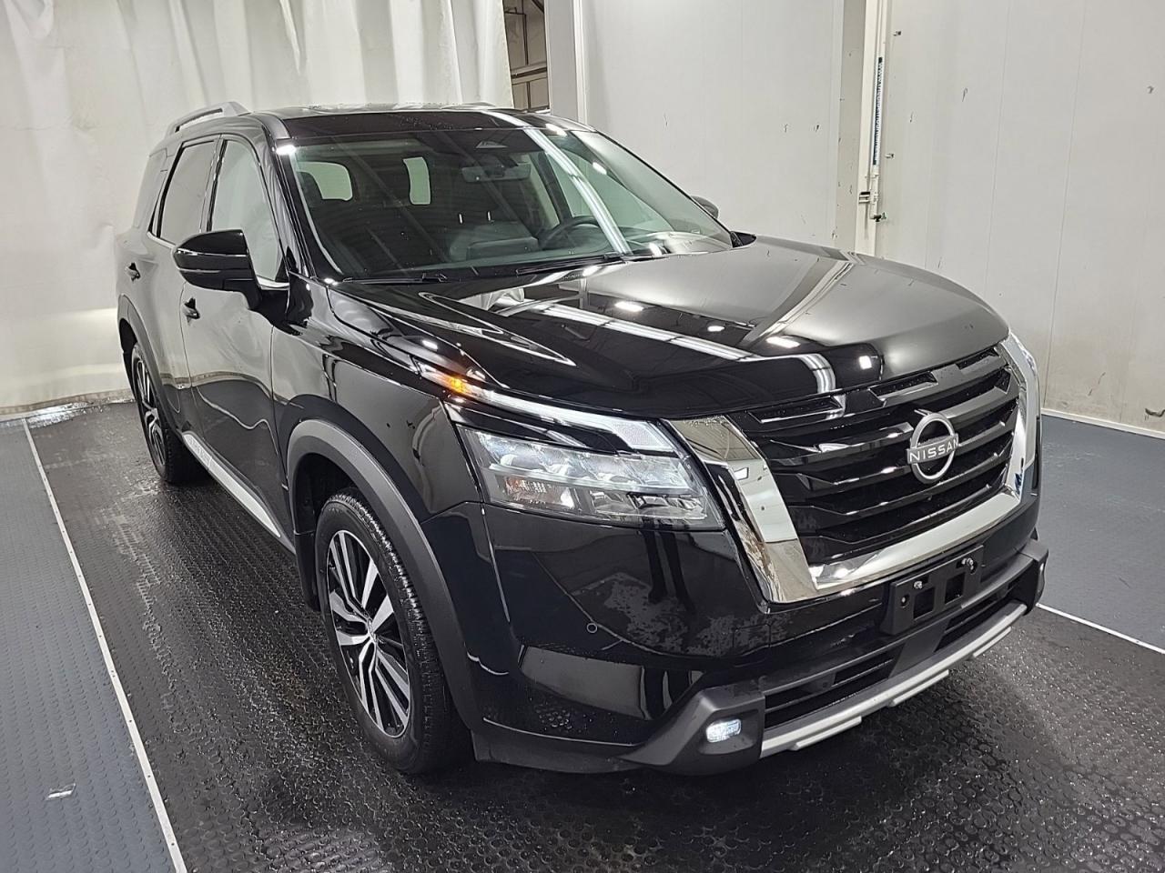 2025 Nissan Pathfinder Platinum Photo