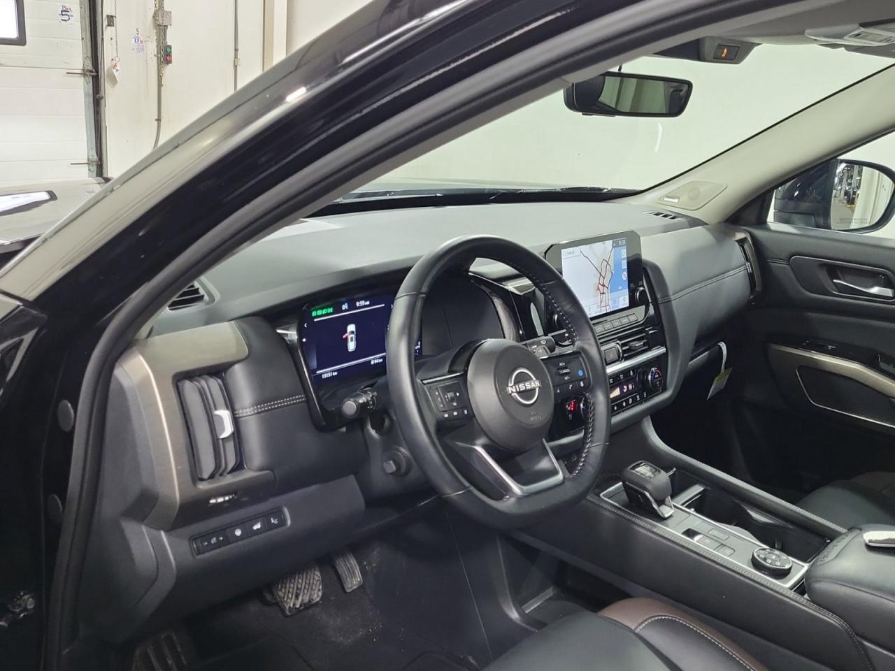 2025 Nissan Pathfinder Platinum Photo