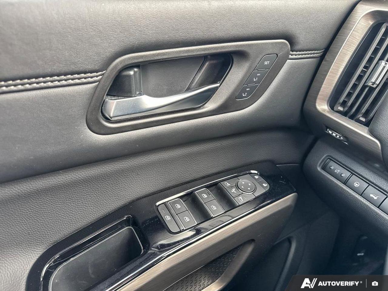 2025 Nissan Pathfinder Platinum   Navigation   Moonroof   Leather Seats Photo