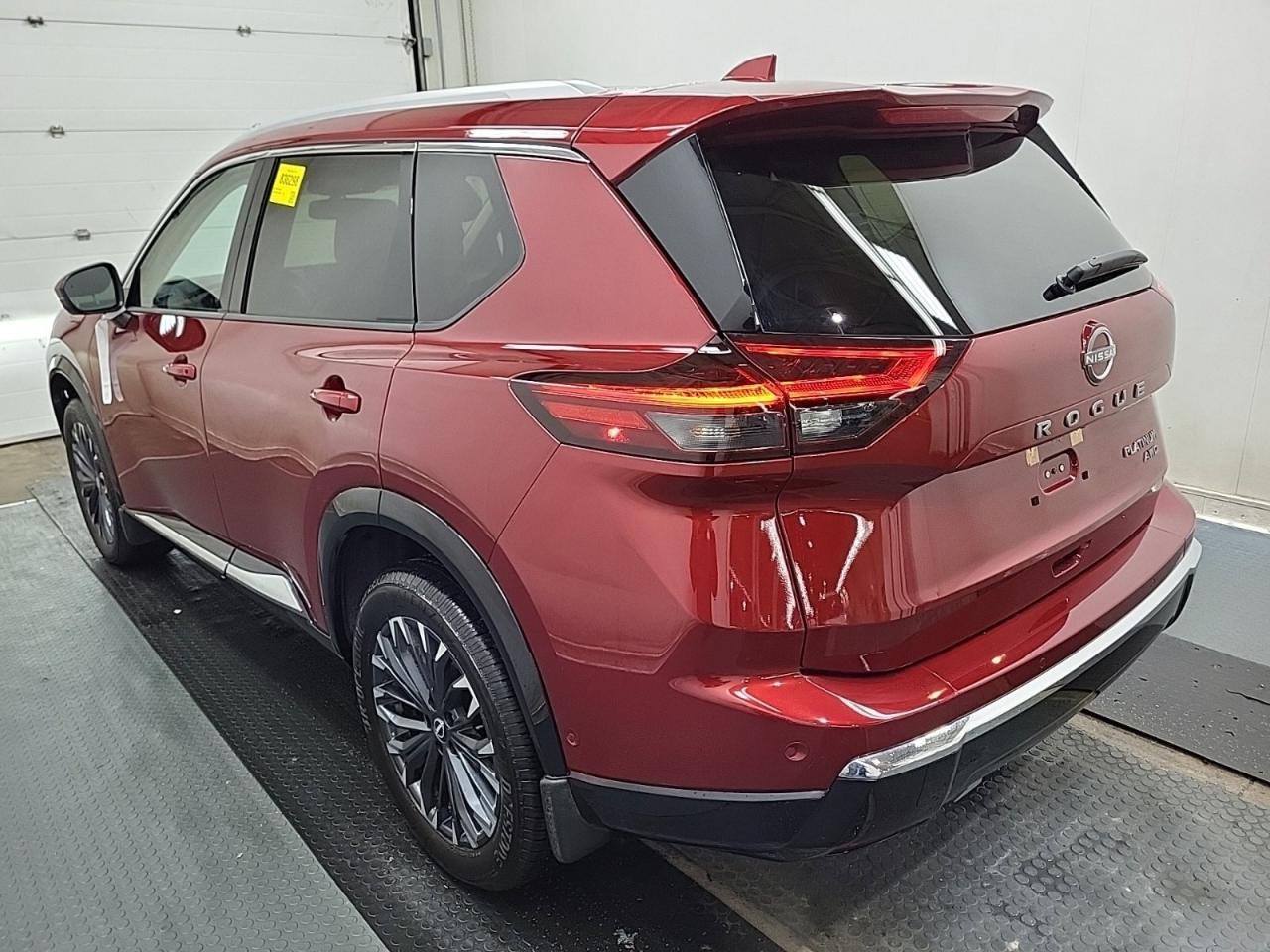 2025 Nissan Rogue Platinum Photo2