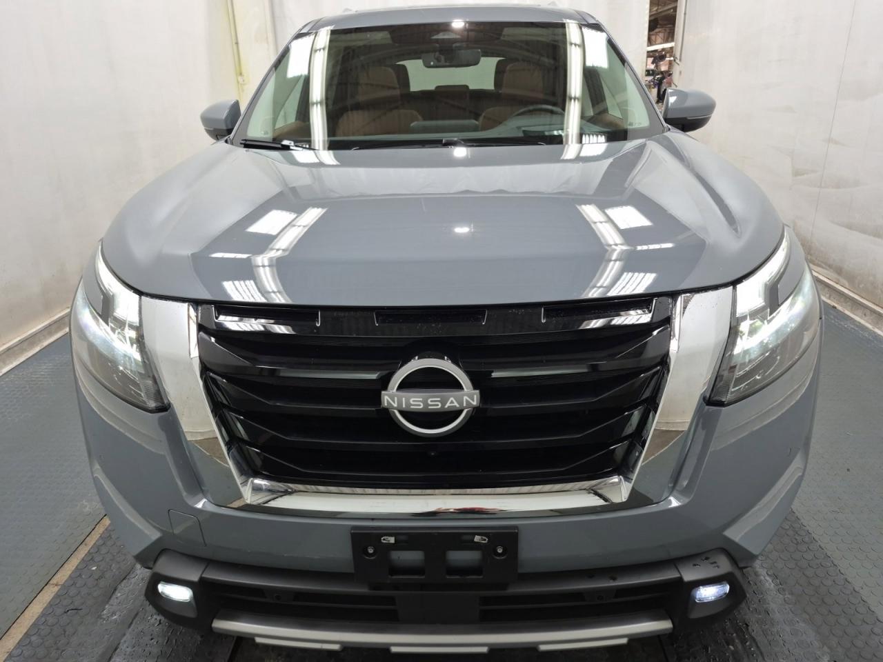 2025 Nissan Pathfinder Platinum Photo