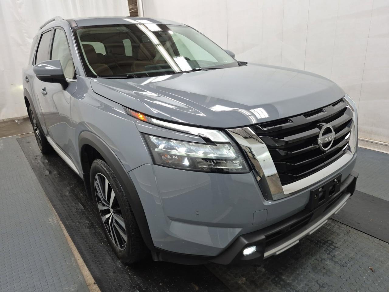 2025 Nissan Pathfinder Platinum Photo