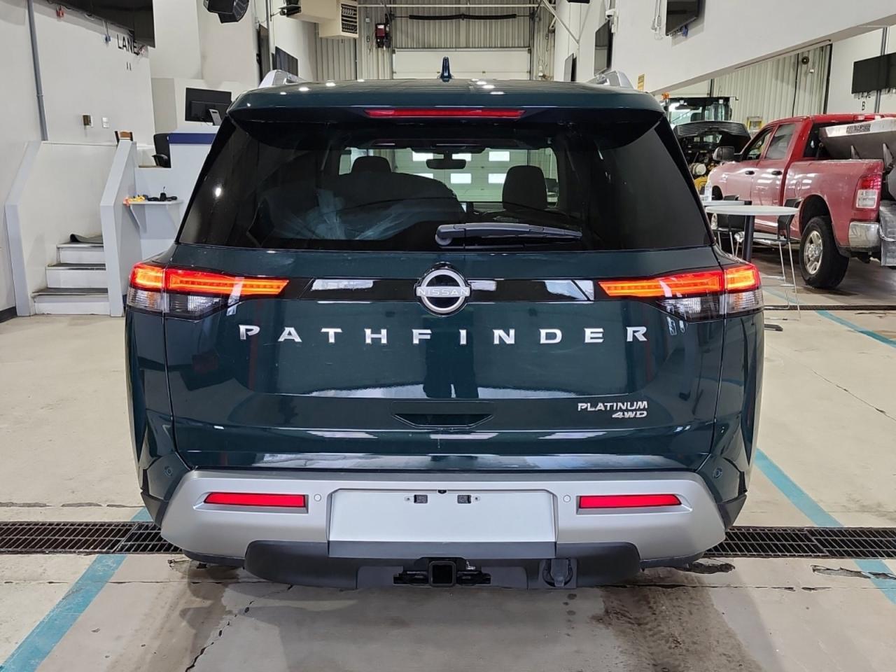 2025 Nissan Pathfinder Platinum Photo