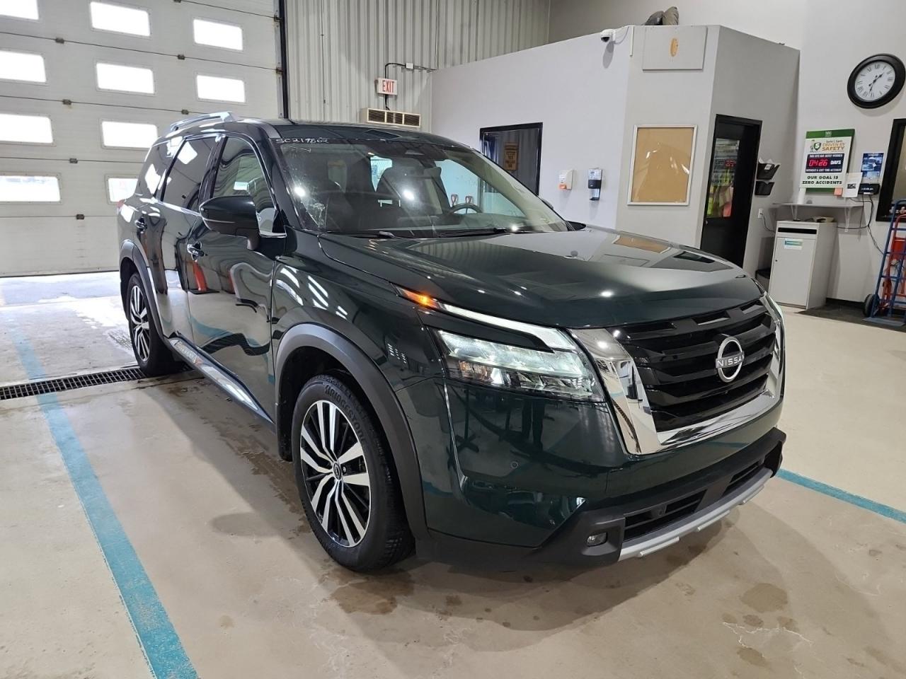 2025 Nissan Pathfinder Platinum Photo