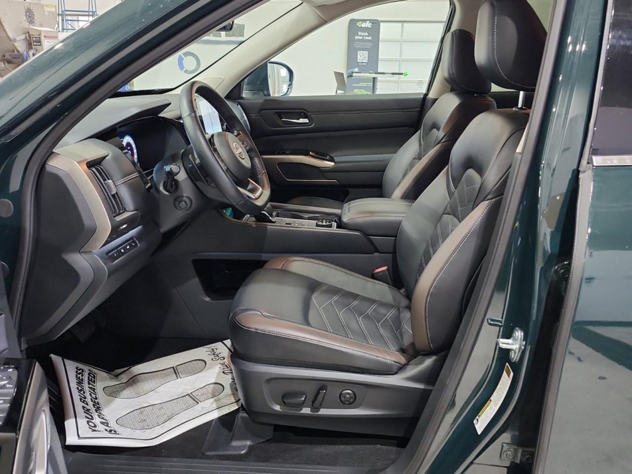 2025 Nissan Pathfinder Platinum Photo