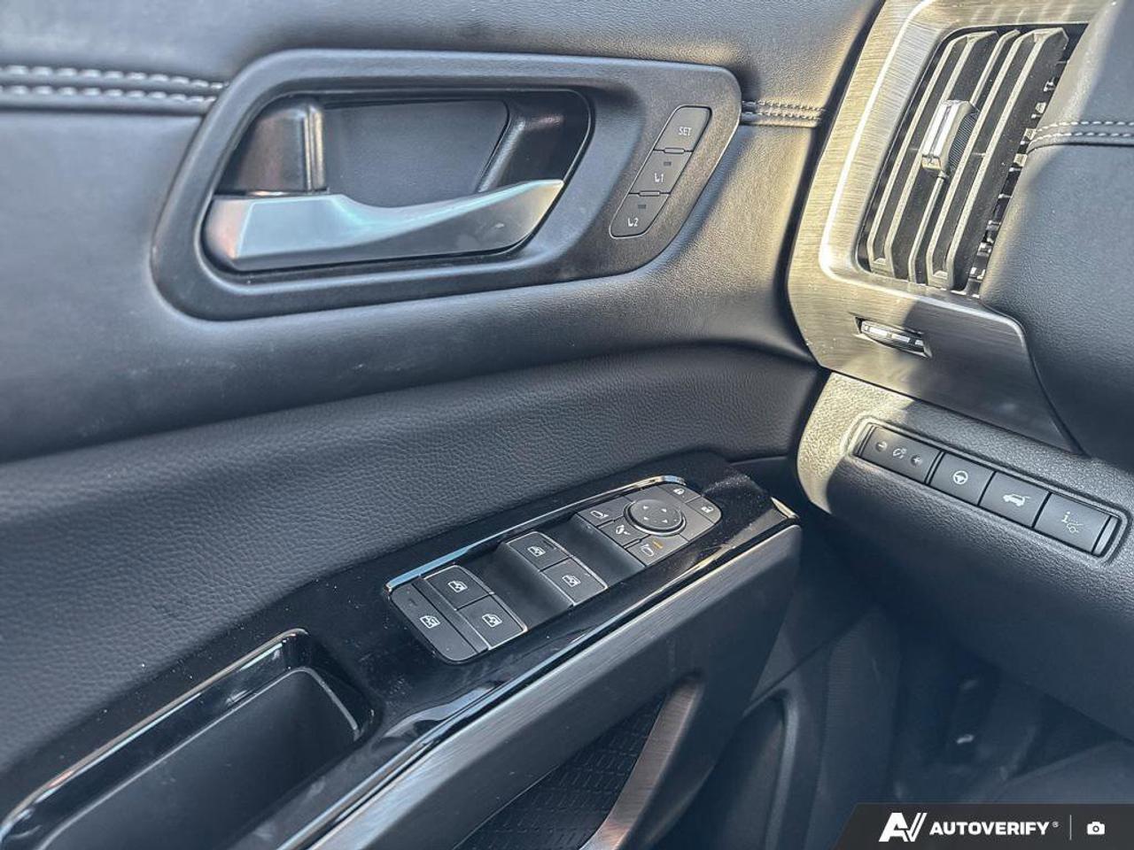 2025 Nissan Pathfinder Platinum   Navigation   Moonroof   Leather Seats Photo