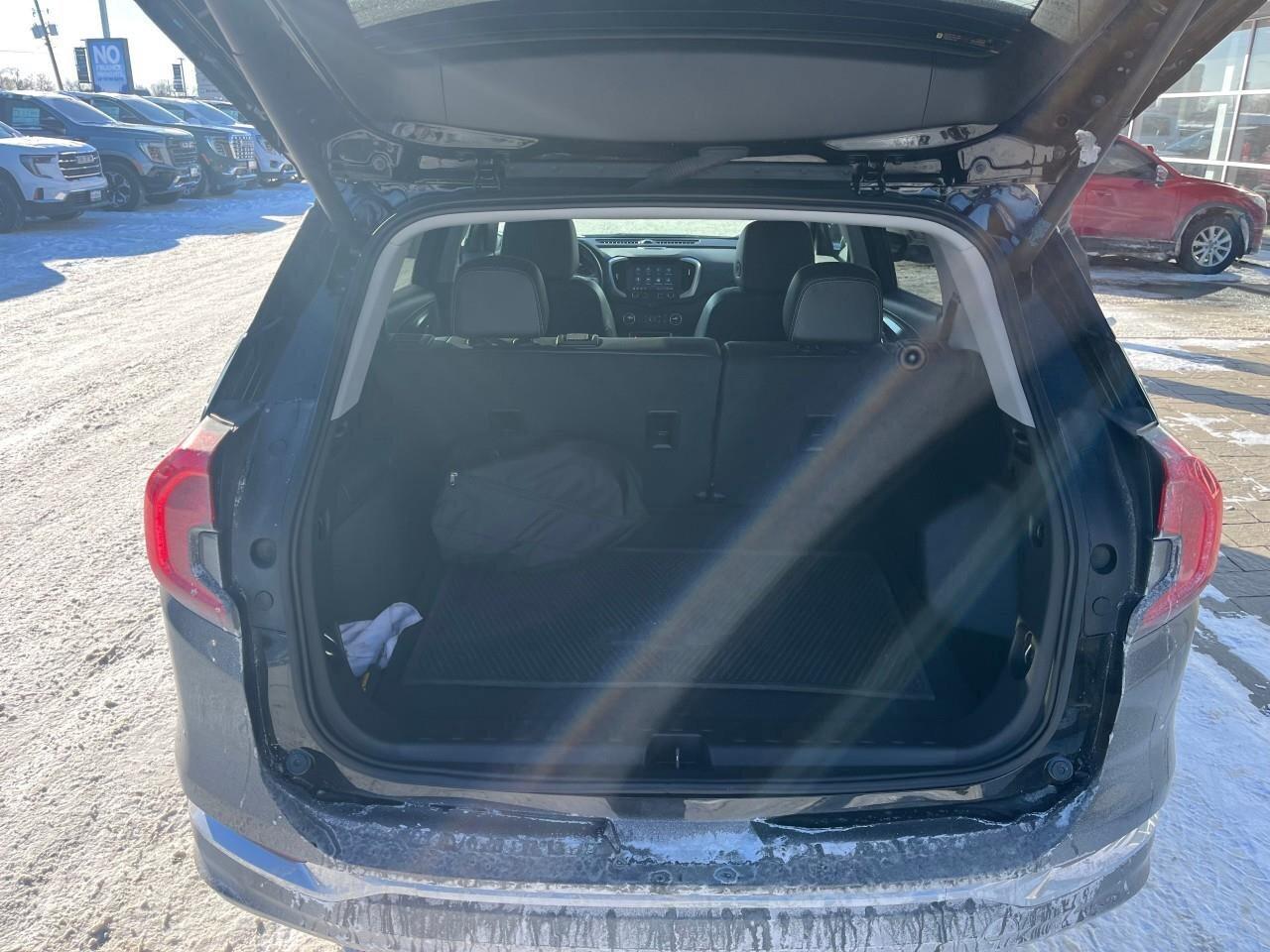 2024 GMC Terrain AWD 4DR SLT Photo