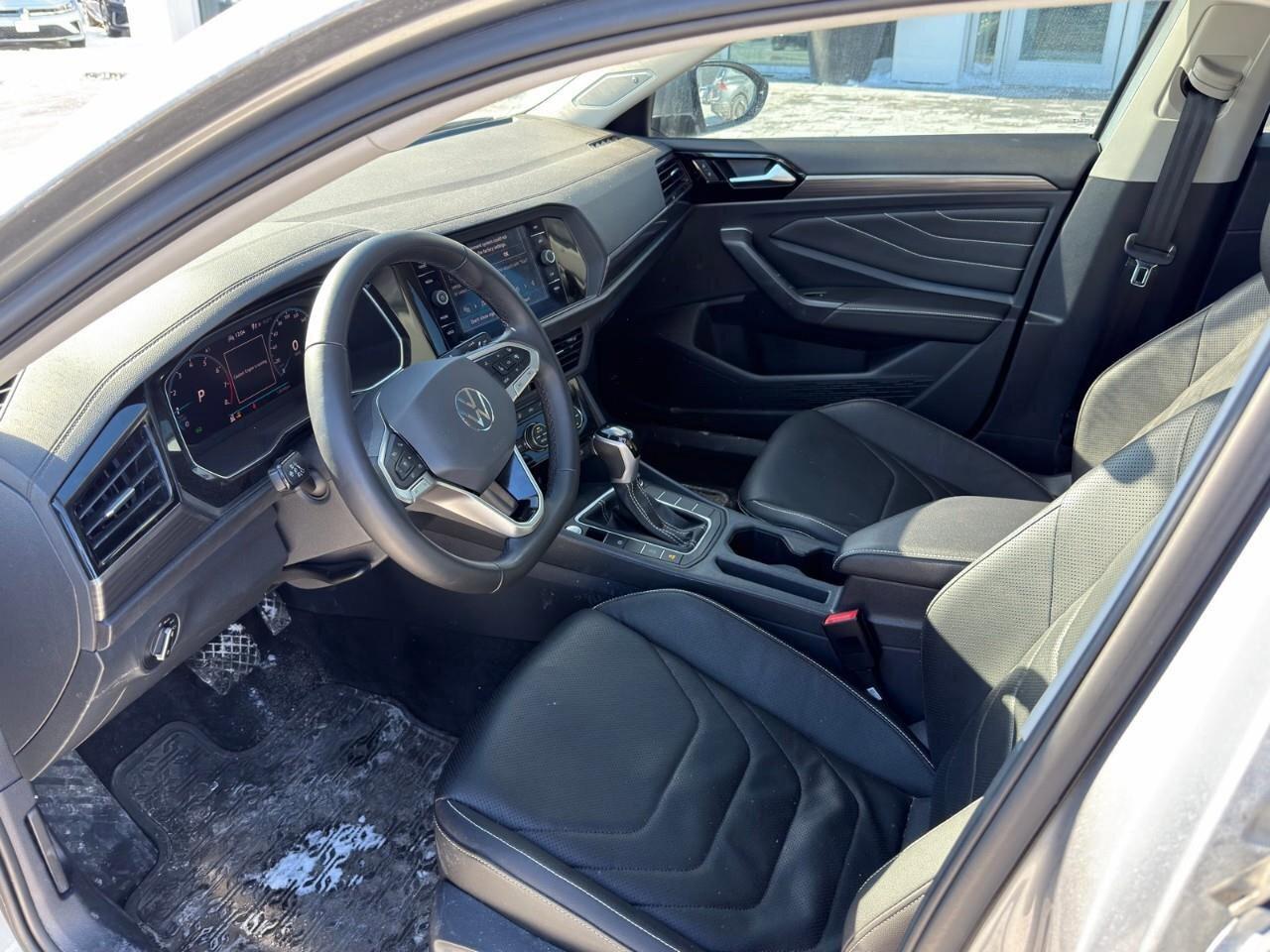 2023 Volkswagen Jetta HighlineONE-OWNER, ACCIDENT-FREE, HTD + CLD SEATS, Photo