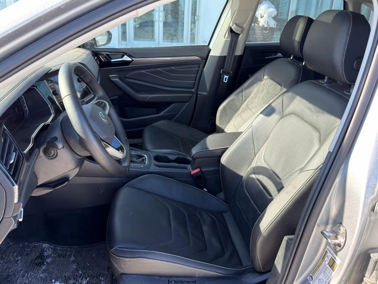 2023 Volkswagen Jetta HighlineONE-OWNER, ACCIDENT-FREE, HTD + CLD SEATS, Photo