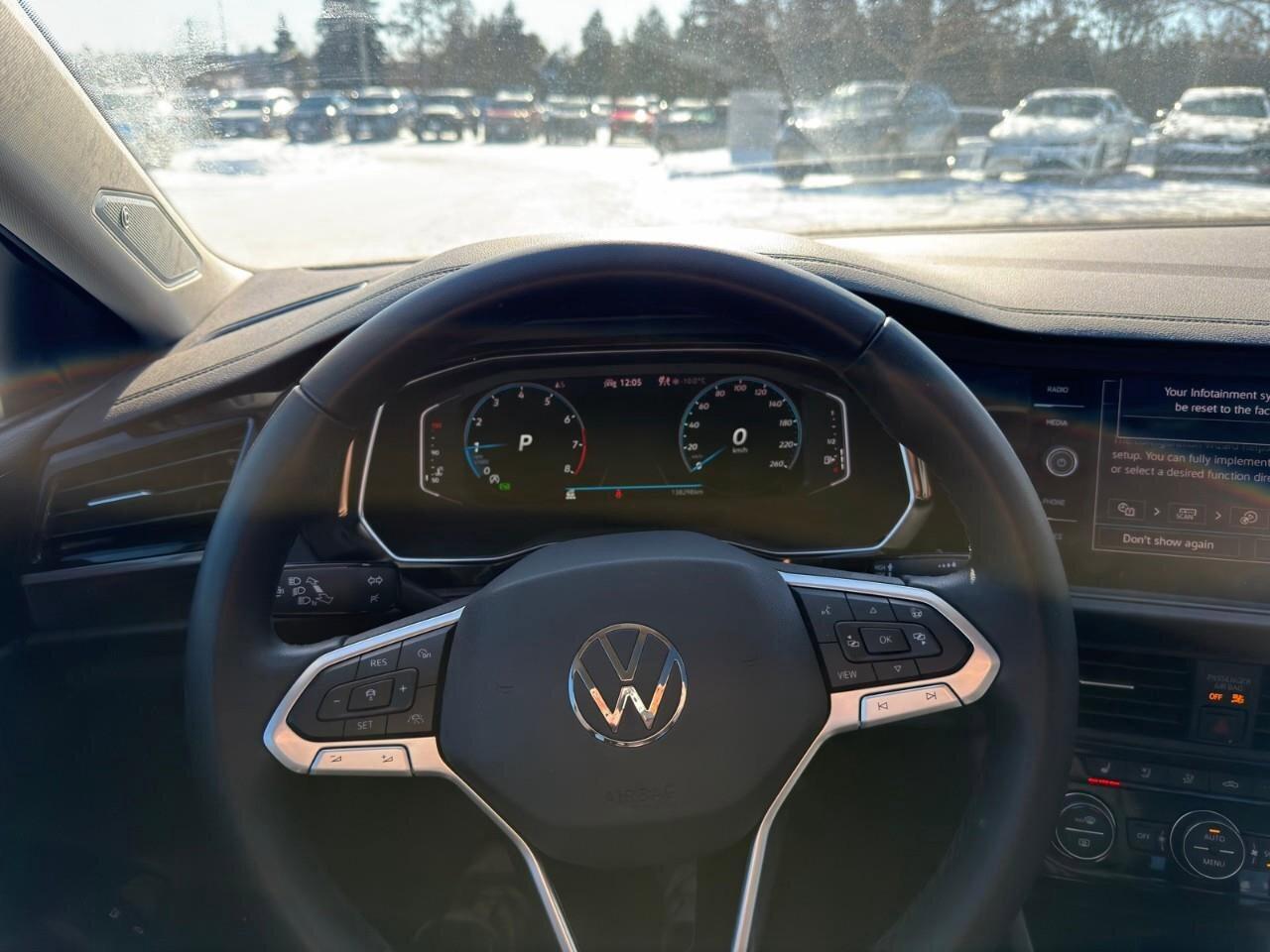 2023 Volkswagen Jetta HighlineONE-OWNER, ACCIDENT-FREE, HTD + CLD SEATS, Photo