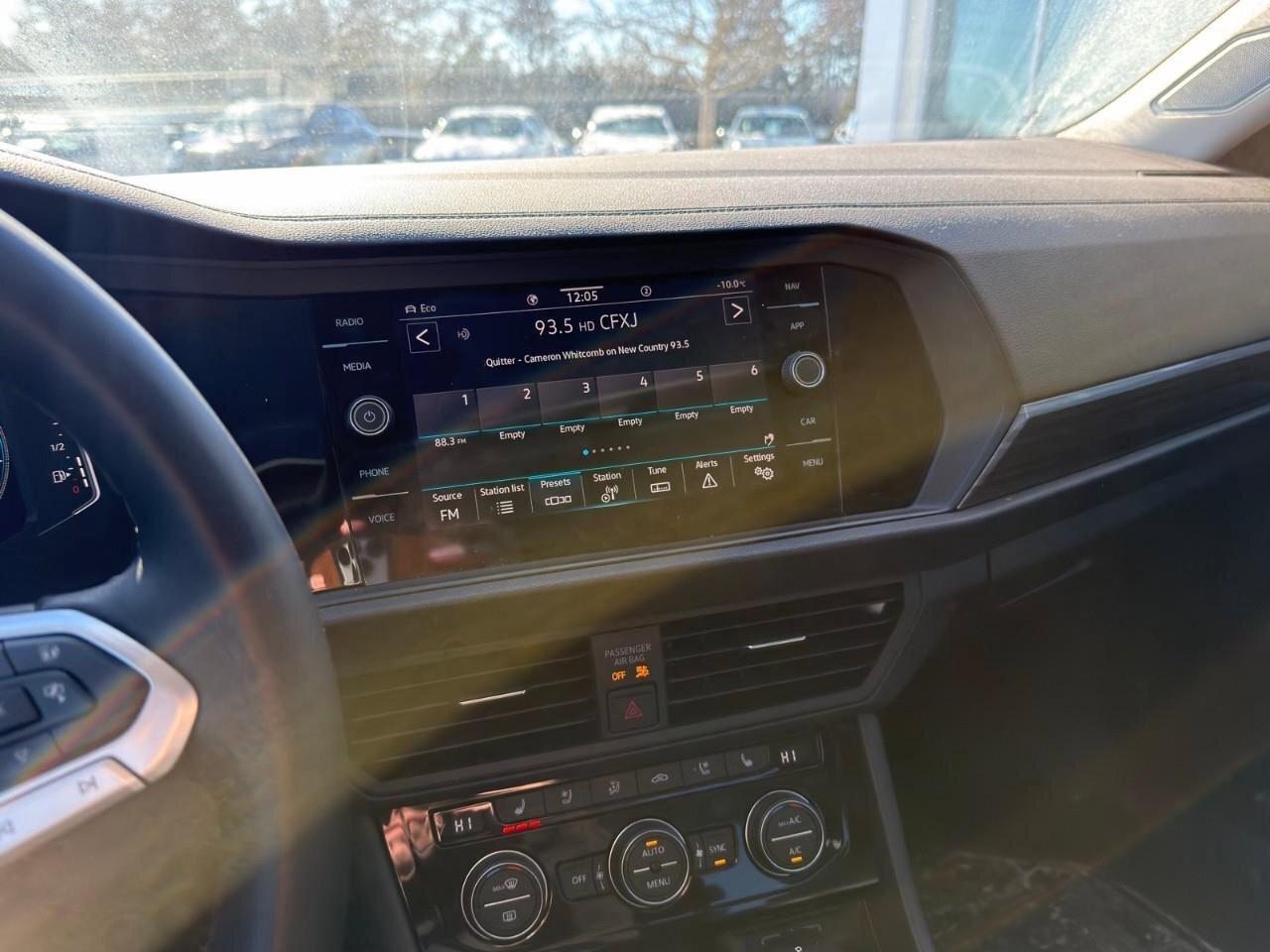 2023 Volkswagen Jetta HighlineONE-OWNER, ACCIDENT-FREE, HTD + CLD SEATS, Photo