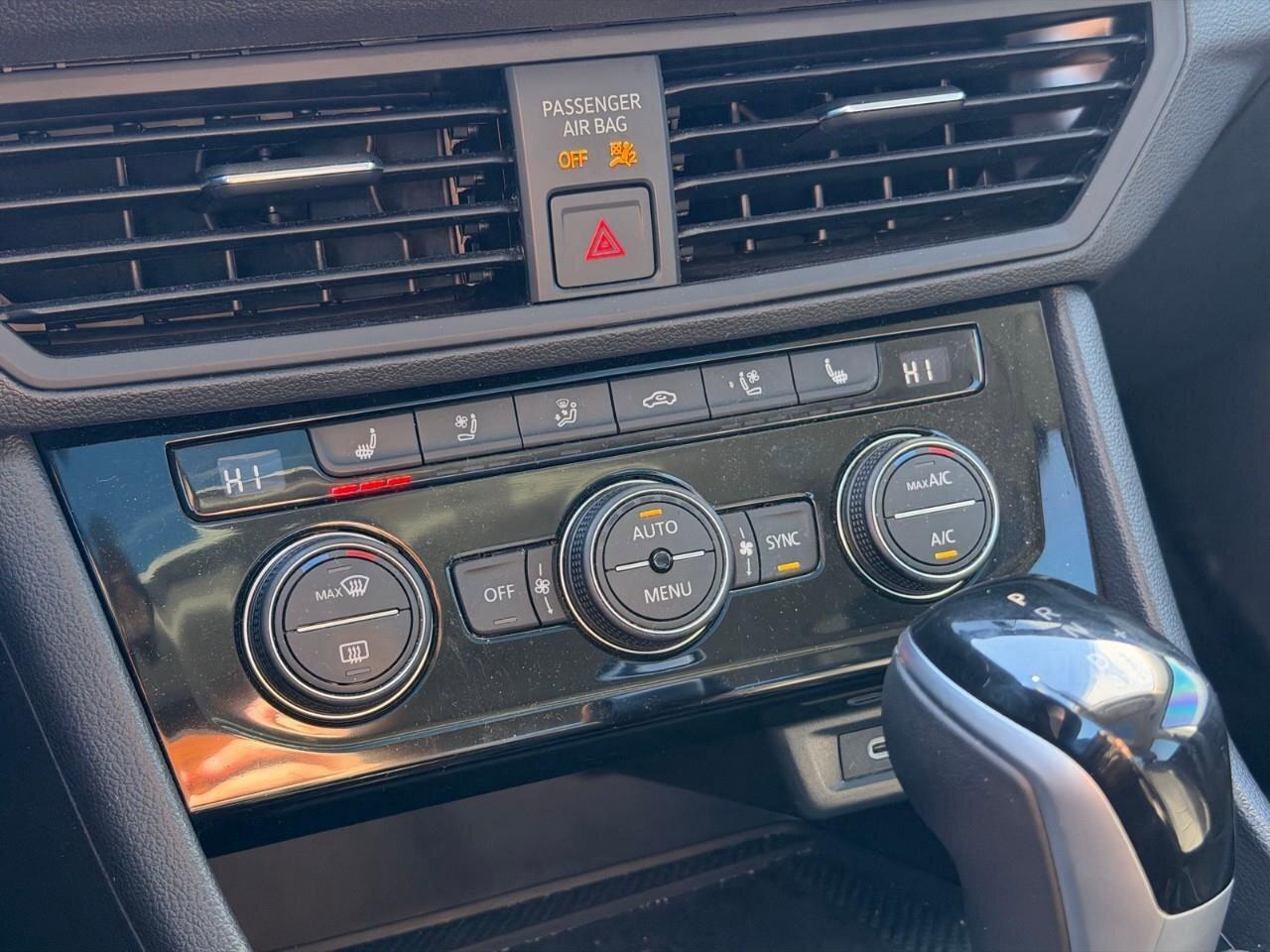 2023 Volkswagen Jetta HighlineONE-OWNER, ACCIDENT-FREE, HTD + CLD SEATS, Photo