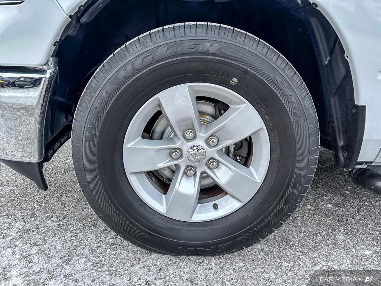 2019 RAM 1500 Classic SLT SLT   BACKUP CAM   BLUETOOTH   KEYLESS ENTRY Photo