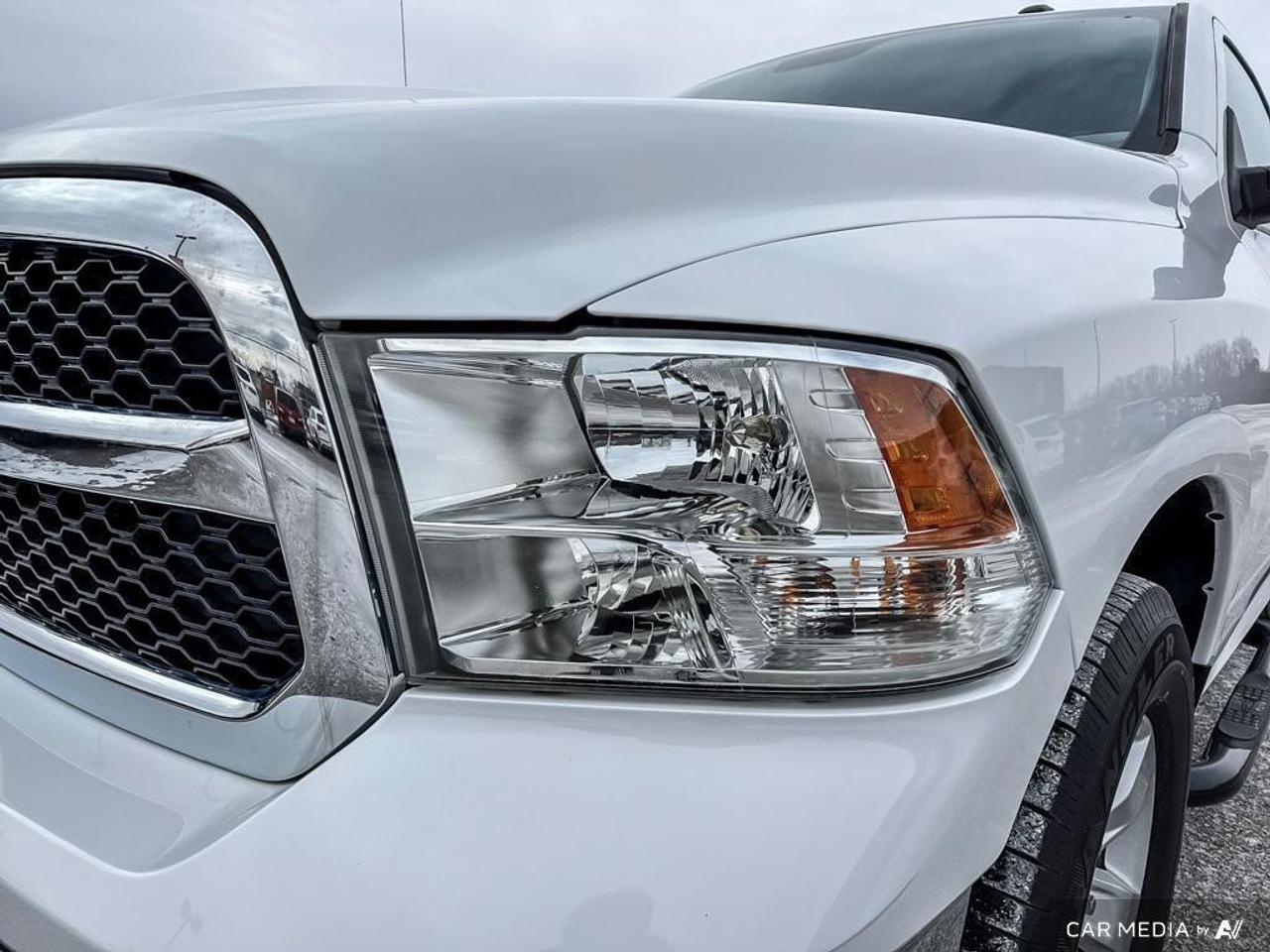 2019 RAM 1500 Classic SLT SLT   BACKUP CAM   BLUETOOTH   KEYLESS ENTRY Photo