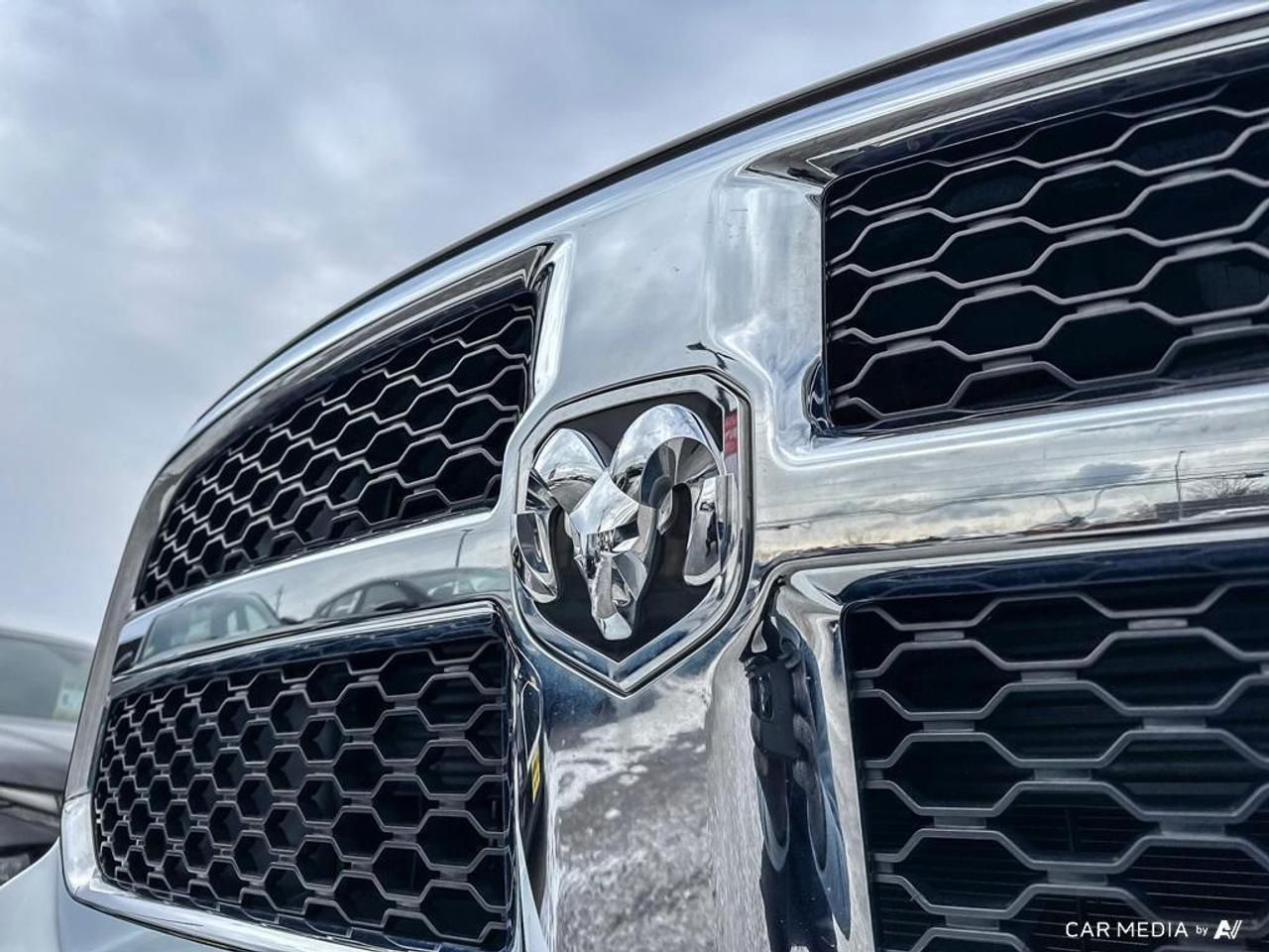 2019 RAM 1500 Classic SLT SLT   BACKUP CAM   BLUETOOTH   KEYLESS ENTRY Photo