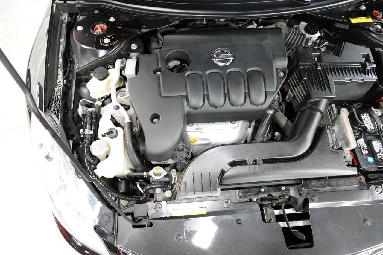2010 Nissan Altima BUDGET FREINDLY,NO ACCIDENT,ALL SERVICE RECORDS Photo