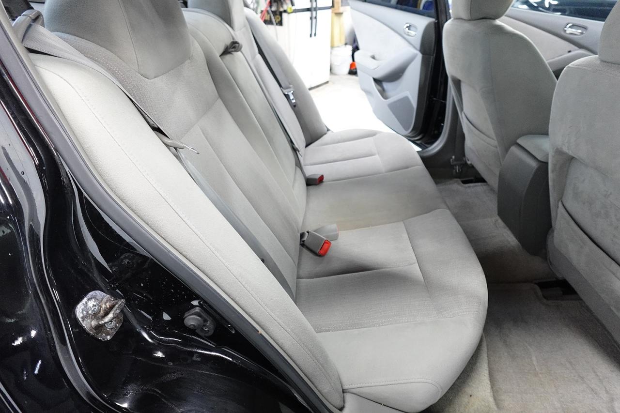 2010 Nissan Altima BUDGET FREINDLY,NO ACCIDENT,ALL SERVICE RECORDS Photo