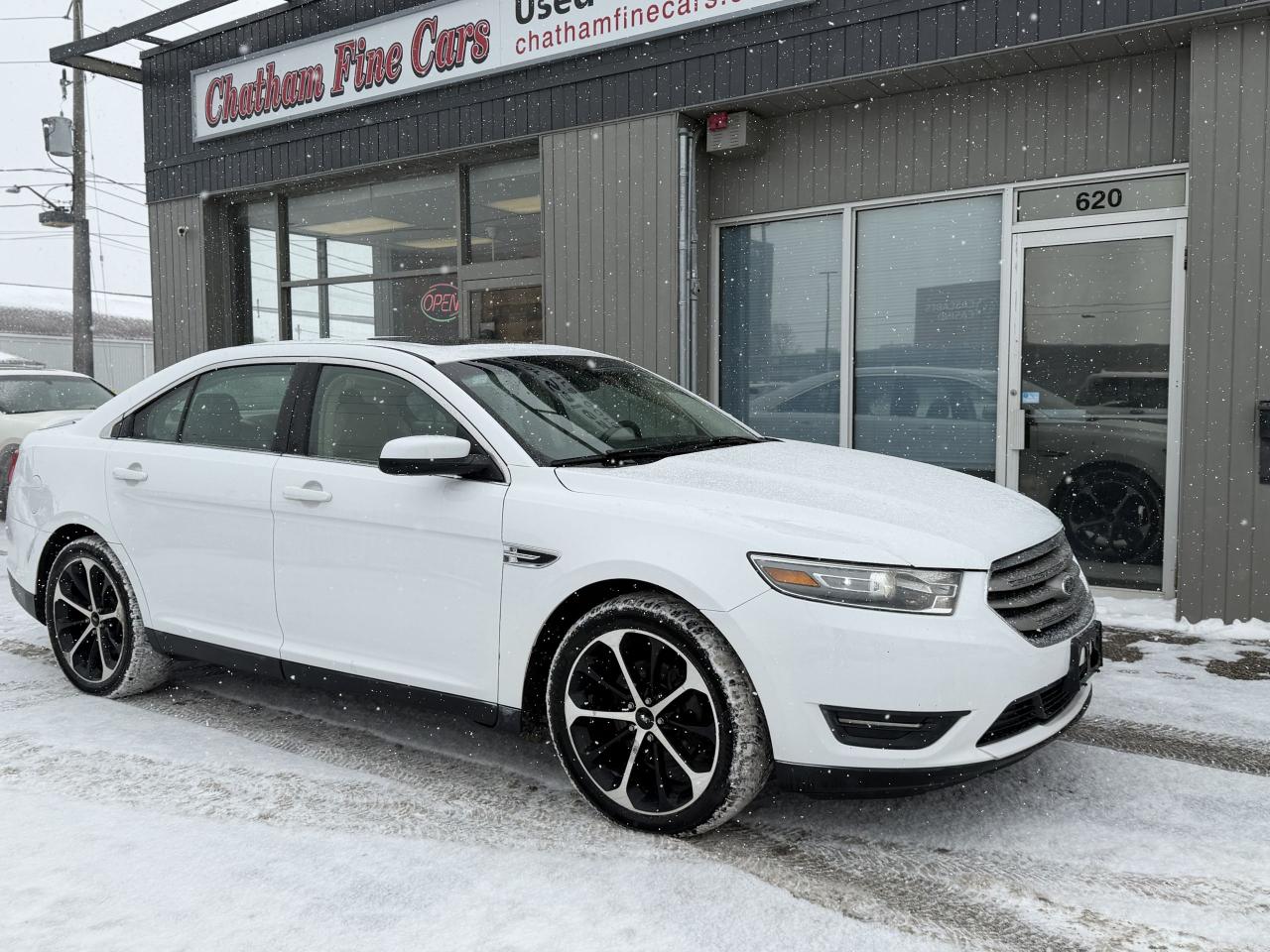 2014 Ford Taurus SEL - Photo #2