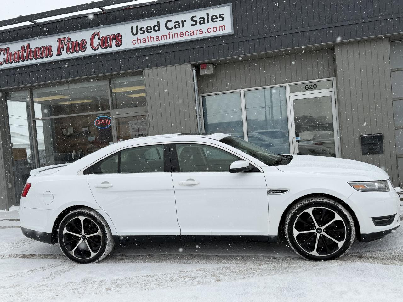 2014 Ford Taurus SEL - Photo #3