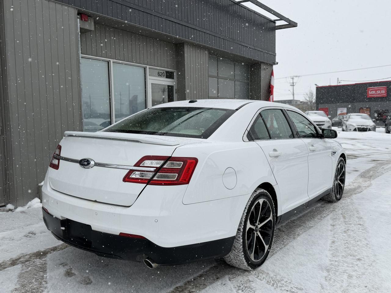 2014 Ford Taurus SEL - Photo #4