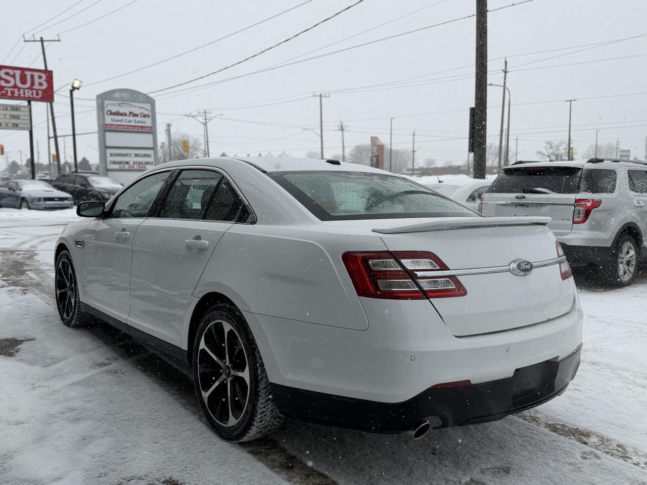 2014 Ford Taurus SEL Photo4