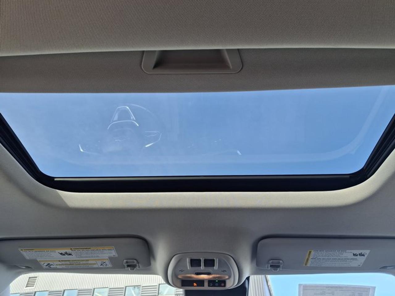 2024 Chevrolet Trax ACTIV | Leather | Sunroof | Heated Wheel + Seats | CarPlay + Android | Rear Camera and More ! Photo