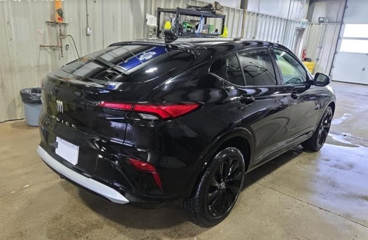 2024 Buick Envista Sport Touring | Leather | Sunroof | Power Liftgate | Wireless Charging | Heated Wheel and More ! Photo