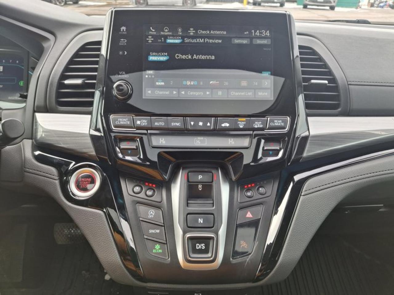 2022 Honda Odyssey Touring | Leather | DVD | Sunroof | Nav | Cooled + Heated Seats | Heated Wheel | and More ! Photo