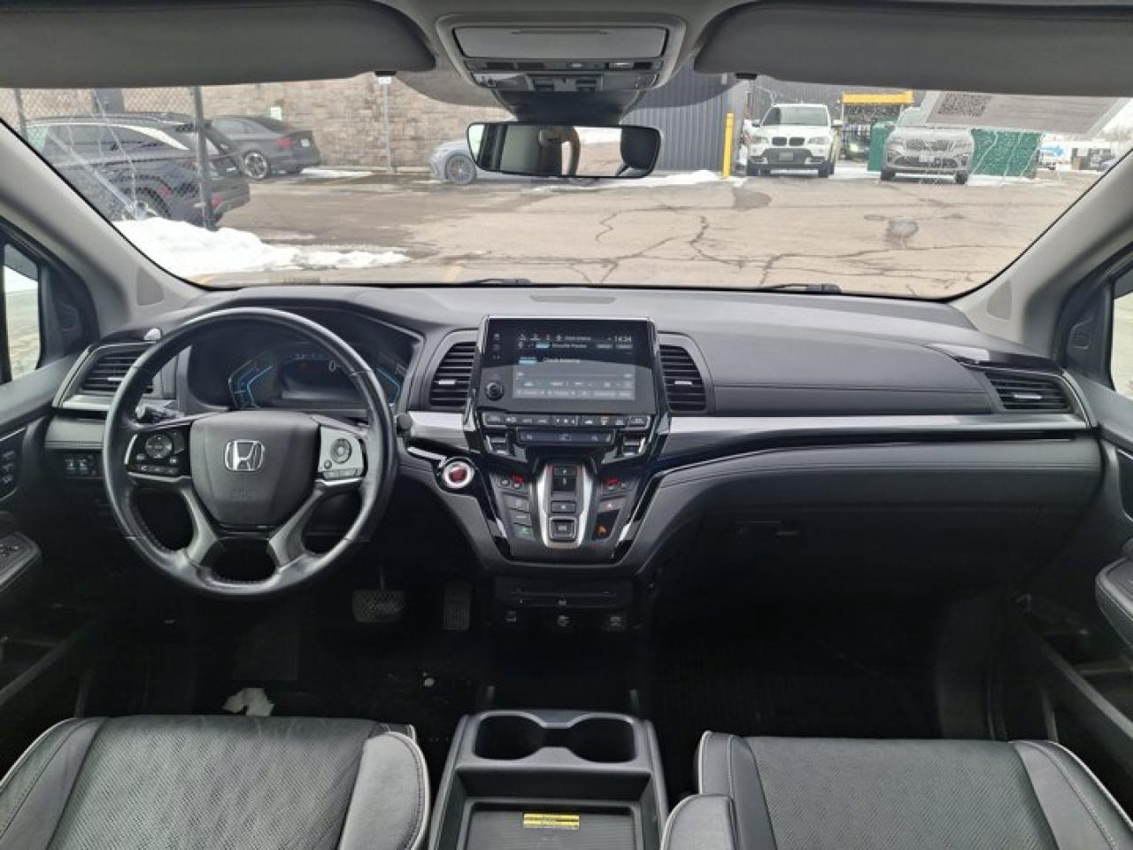 2022 Honda Odyssey Touring | Leather | DVD | Sunroof | Nav | Cooled + Heated Seats | Heated Wheel | and More ! Photo4