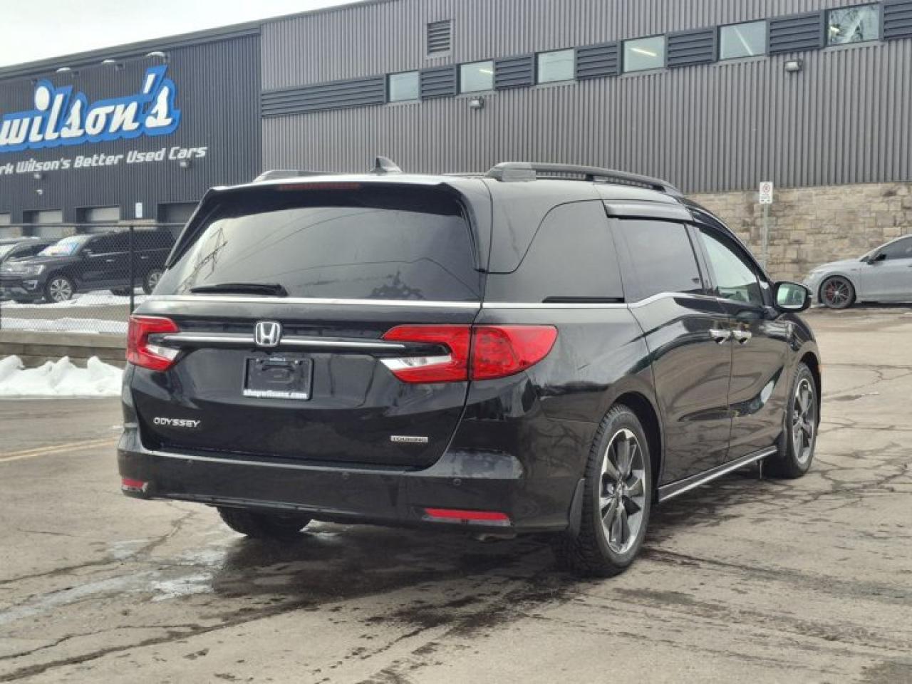 2022 Honda Odyssey Touring | Leather | DVD | Sunroof | Nav | Cooled + Heated Seats | Heated Wheel | and More ! Photo