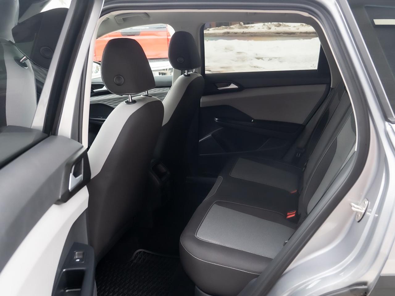 2023 Volkswagen Taos Trendline Photo17