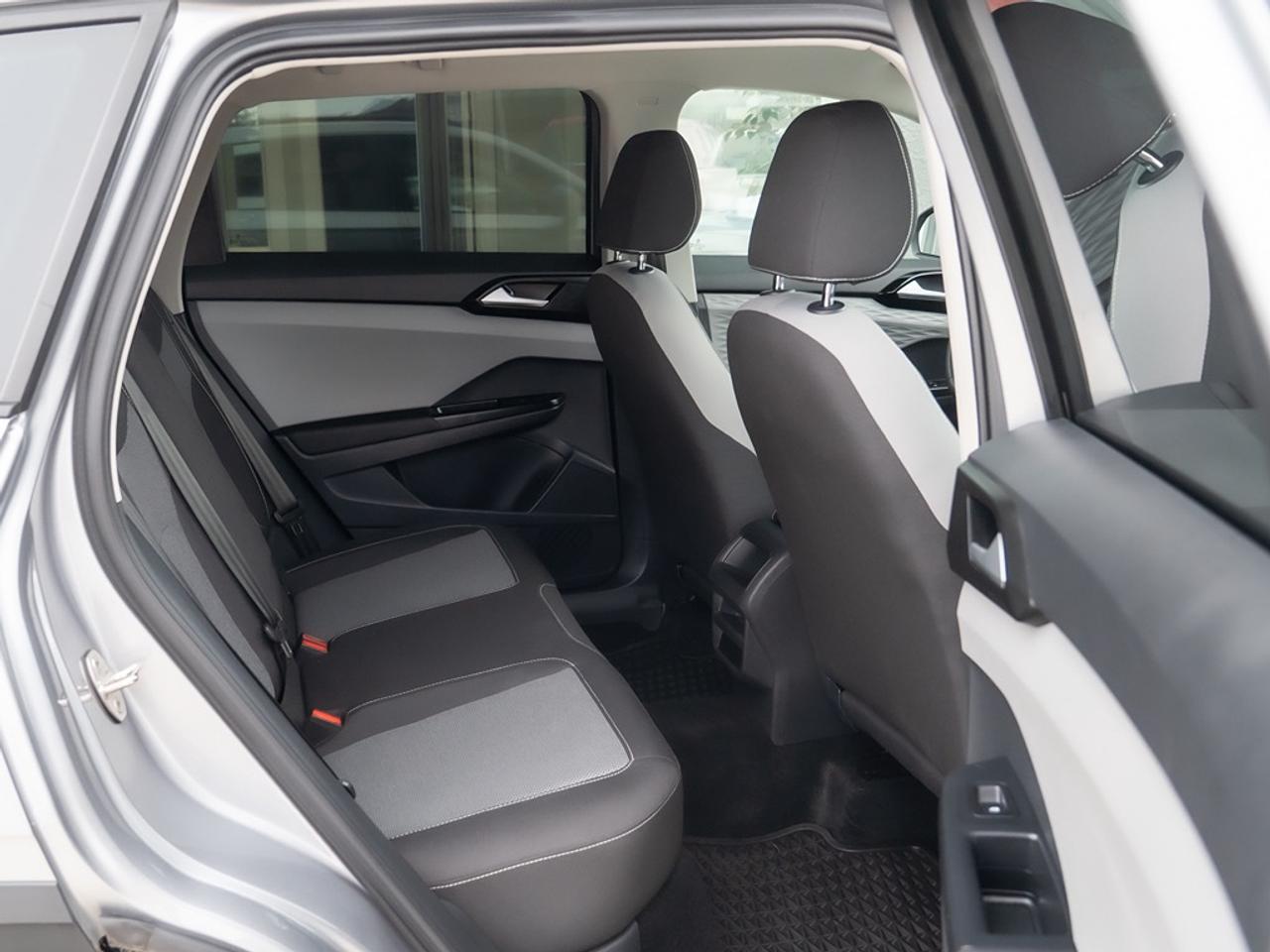 2023 Volkswagen Taos Trendline Photo39