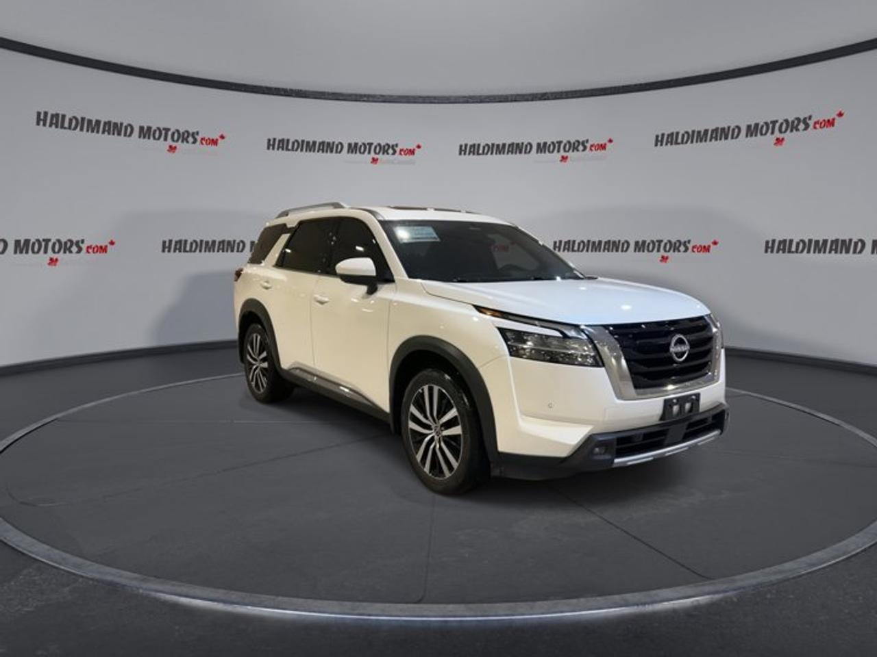 2024 Nissan Pathfinder Pathfinder Platinum 4X4 | 7 Passenger | Photo