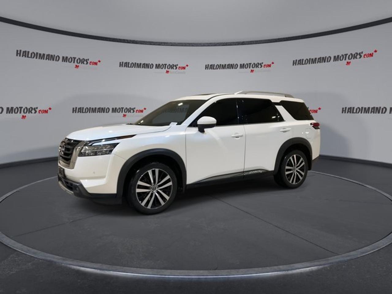 2024 Nissan Pathfinder Pathfinder Platinum 4X4 | 7 Passenger | Photo