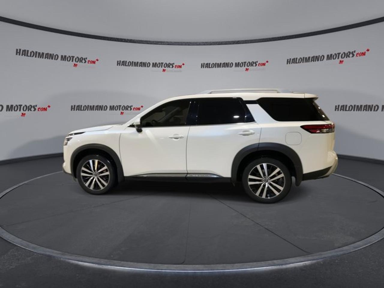 2024 Nissan Pathfinder Pathfinder Platinum 4X4 | 7 Passenger | Photo4