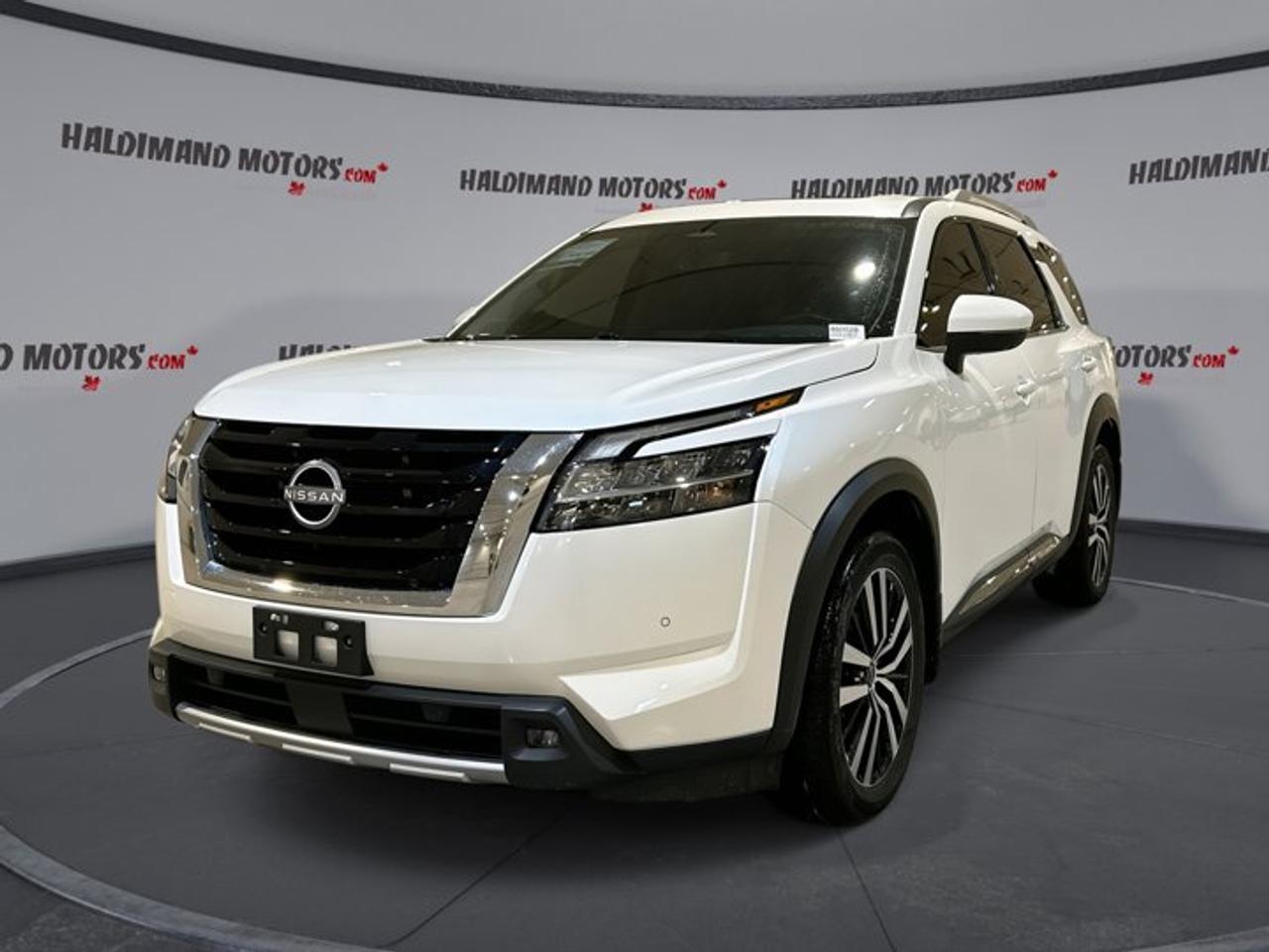 2024 Nissan Pathfinder Pathfinder Platinum 4X4 | 7 Passenger | Photo