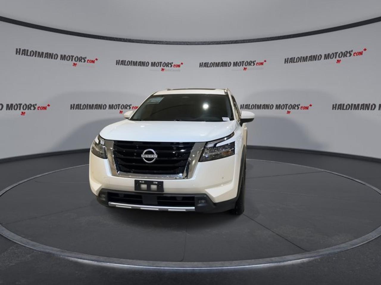 2024 Nissan Pathfinder Pathfinder Platinum 4X4 | 7 Passenger | Photo2
