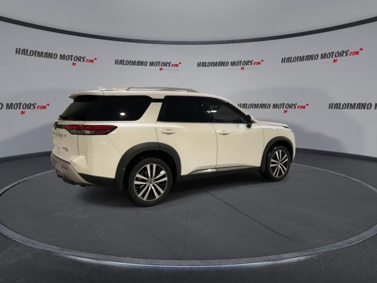 2024 Nissan Pathfinder Pathfinder Platinum 4X4 | 7 Passenger | Photo