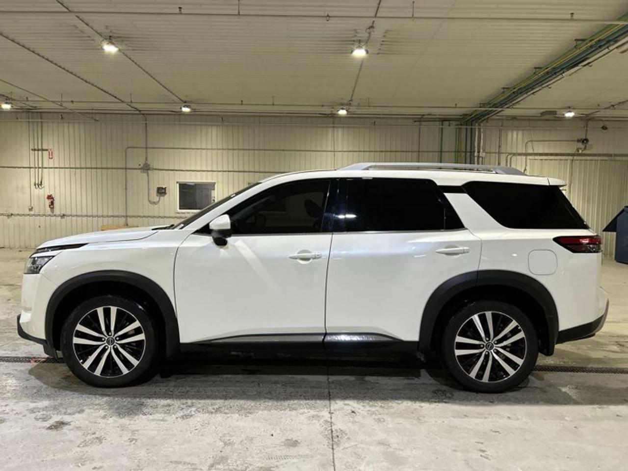 2024 Nissan Pathfinder Pathfinder Platinum 4X4 | 7 Passenger | Photo