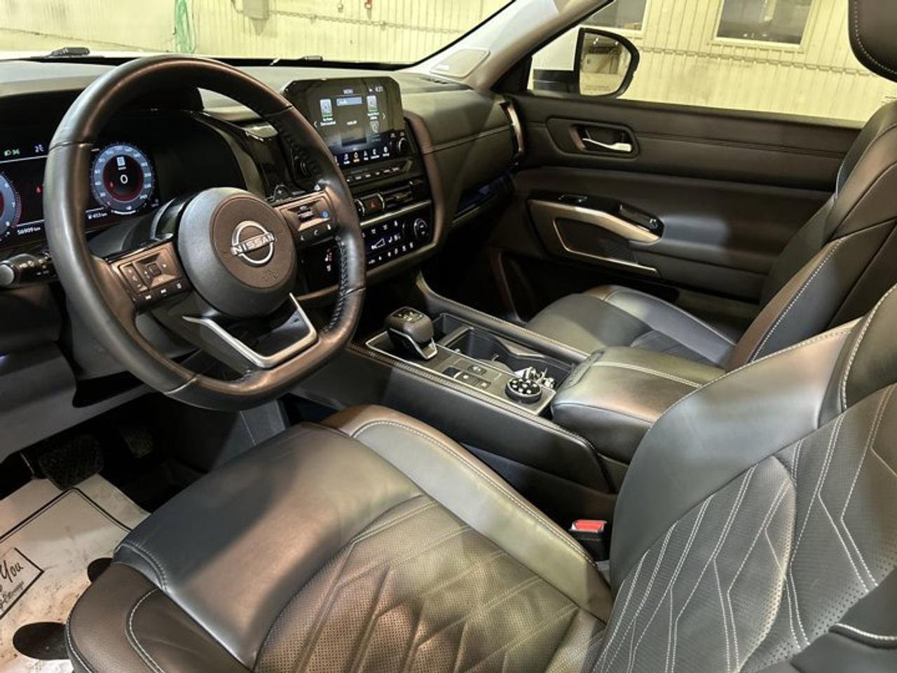 2024 Nissan Pathfinder Pathfinder Platinum 4X4 | 7 Passenger | Photo