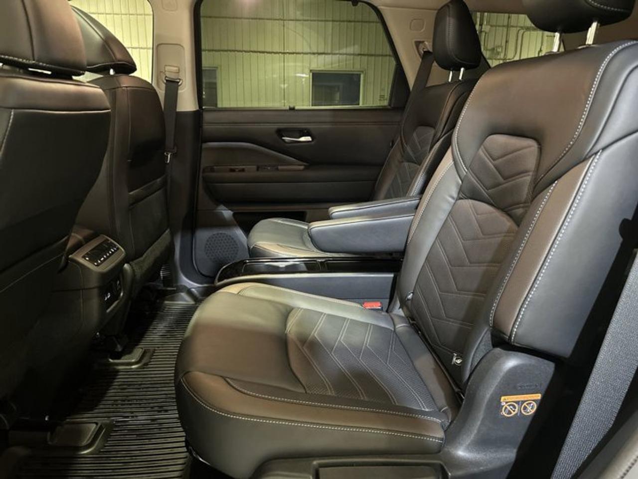 2024 Nissan Pathfinder Pathfinder Platinum 4X4 | 7 Passenger | Photo