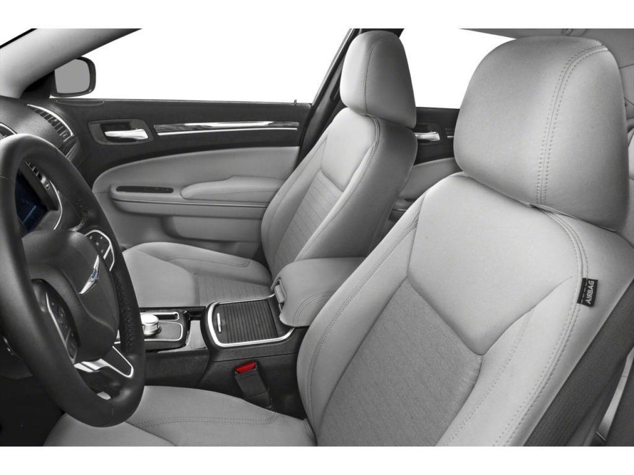 2023 Chrysler 300 HEMI V8 | SAFETYTEC PLUS GROUP | COMFORT GROUP Photo