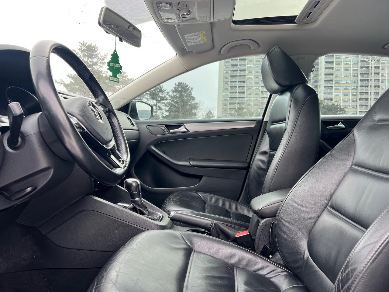 2015 Volkswagen Jetta Highline-LEATHER-BK CAM-SUNROOF-BLUETOOTH &MORE! Photo